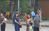 Người dân thờ ơ với thông tin dịch COVID-19 "vỡ trận" ở nhiều nước trên thế giới