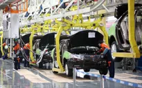 Thiếu hụt chip đẩy ngành sản xuất ô tô rơi vào cảnh "ăn không ngồi rồi"