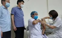 Thanh Hóa: Gần 200 bác sĩ, cán bộ y tế được tiêm vaccine COVID-19 trong sáng 27/4