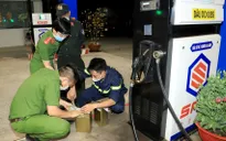 "Luẩn quẩn" cơ chế, xăng giả lộng hành?