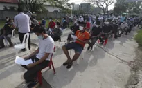 Số ca nhiễm mới tiếp tục tăng, Campuchia tạm thời cấm nhập cảnh