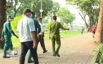 “Đeo khẩu trang” - tình trạng “quên” còn diễn ra