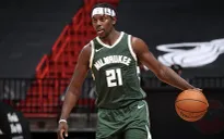 Milwaukee Bucks gia hạn hợp đồng với hậu vệ Jrue Holiday
