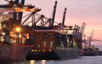 Sau kênh Suez, đến lượt các cảng cửa ngõ châu Âu tắc nghẽn