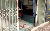 Khóa trái cửa, đổ xăng phóng hỏa cả gia đình người yêu