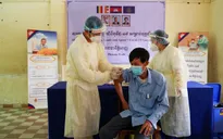 Công chức Campuchia bị cấm đến trụ sở làm việc nếu không tiêm vaccine