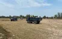 Ngang nhiên sử dụng máy xúc, xe tải khai thác đất mặt trái phép