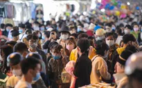 Biển người chen chân nhích từng chút một ở chợ đêm Đà Lạt