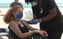 Nhiều du khách đến Nga hoặc Mỹ để được tiêm vaccine