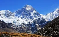 Đỉnh Everest đón các nhà leo núi nước ngoài sau 1 năm đóng cửa