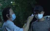 Xuyên đêm làm nhiệm vụ tại các chốt kiểm dịch