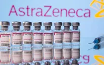 Tổng thống Pháp kêu gọi Mỹ chấm dứt lệnh cấm xuất khẩu vaccine