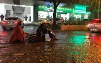 Nguyên nhân khiến Hà Nội "phố cũng như sông" sau cơn mưa lớn chiều 11/5