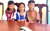 3 học sinh nghèo trả lại 2 xấp tiền 500.000 nhặt được