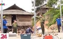 Sinh viên góp sức xây nhà cho đồng bào vùng cao