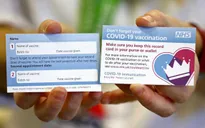 Tiêm vaccine COVID-19: Anh ngăn chặn được hàng chục ngàn ca tử vong