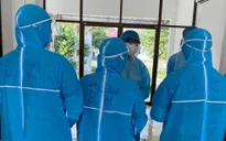 Chuyên gia y tế Việt Nam hỗ trợ cấp cứu kịp thời một thai phụ người Lào mắc COVID-19