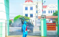 Phun khử trùng toàn bộ ngoại cảnh Bệnh viện Quân y 105