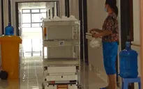 Bệnh viện Bạch Mai cơ sở 2 ứng dụng robot hỗ trợ người bệnh trong khu vực cách ly