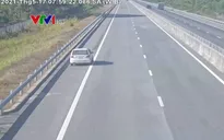 Tài xế ô tô đi ngược chiều trên cao tốc gặp ngay CSGT
