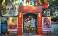 Nhiều di tích lịch sử Hà Nội được trang trí cờ hoa, chọn làm điểm bỏ phiếu