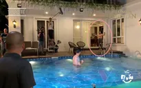 Mạnh Trường chống đẩy trước cảnh quay bể bơi trong "Hương vị tình thân"