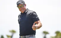 Phil Mickelson tiếp tục dẫn đầu sau vòng 3 PGA Championship