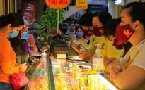 Tiền số lao dốc, giá vàng bật tăng