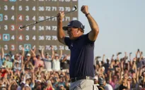 Phil Mickelson thăng hạng sau chức vô địch PGA Championship