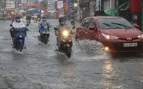 Rãnh áp thấp gây mưa dông trên vùng biển phía Tây và Nam Biển Đông