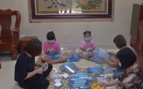 Tấm chắn giọt bắn từ trường học gửi tặng vùng dịch