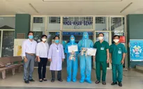 2 bệnh nhân COVID-19 ra viện tại Trung tâm Y tế Hòa Vang