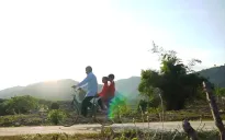 Tình thương của ông nội với hai cháu mồ côi cả cha lẫn mẹ