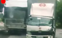 Ôm cua lấn làn, tài xế xe tải gãy chân, mắc kẹt trong ca bin