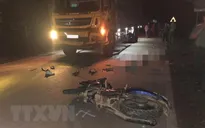 Bình Phước: Xe tải lấn làn tông trực diện xe máy, 2 người tử vong