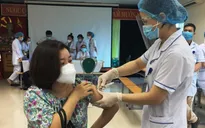 Bắc Ninh tiêm vaccine COVID-19 cho hàng trăm công nhân vệ sinh môi trường