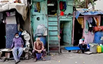 Khu ổ chuột: "bom hẹn giờ" có thể bùng nổ thành ổ dịch vào bất cứ lúc nào ở Ấn Độ