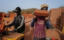 Kỹ thuật xây nhà bằng đất cổ xưa độc đáo ở Senegal