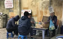 Hà Nội: Bất chấp quy định phòng dịch, nhiều hàng quán vỉa hè vẫn mở cửa