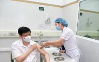 Bộ trưởng Bộ Y tế và 3 Thứ trưởng tiêm vaccine COVID-19