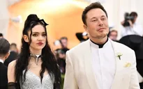 Elon Musk bị bạn gái gọi là "trẻ trâu" trên mạng xã hội