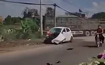 Ô tô con sang đường bất cẩn bị xe ben tông nát đầu, bốc cháy