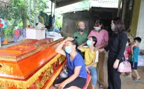 Động viên, chia sẻ với gia đình 4 học sinh tử vong do đuối nước
