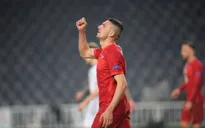 Bàn thắng đầu tiên của EURO 2020 là pha… đá phản lưới