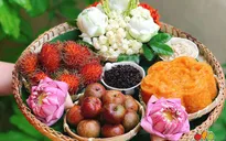 Dân Hà Nội hào phóng chi tiền triệu mua mẹt hoa cúng Tết Đoan Ngọ
