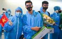 Thầy trò HLV Park Hang Seo về tới TP Hồ Chí Minh