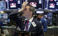 Chứng khoán Mỹ đổ nhào sau cú “lật kèo” của FED