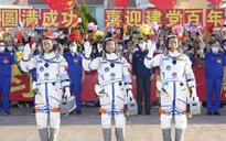 Trung Quốc đưa phi hành đoàn đầu tiên lên trạm không gian mới