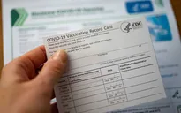 FBI: Mua bán thẻ chứng nhận tiêm vaccine COVID-19 giả có thể bị phạt tù