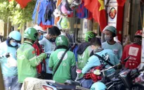 Shipper đồ ăn "hái ra tiền" trong mùa dịch COVID-19